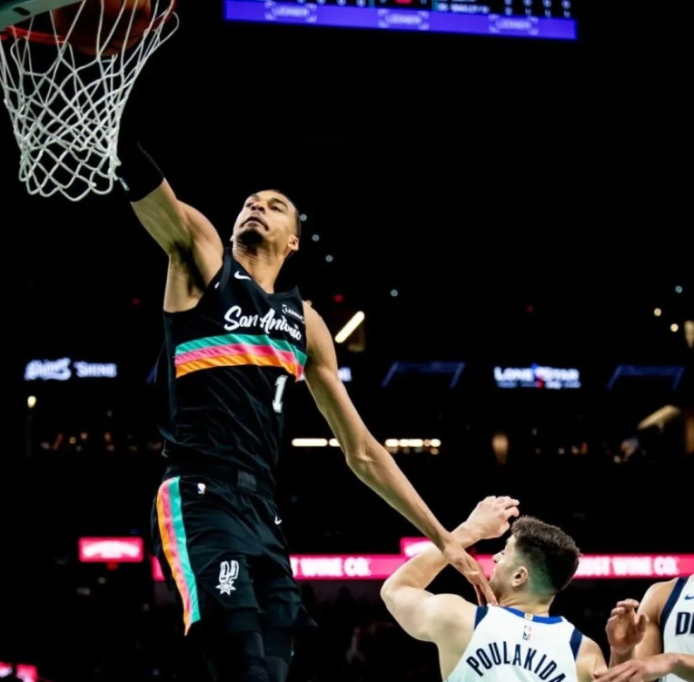 NBA直播賽后戰(zhàn)報(bào)：文班40+13+5鎖定最年輕DPOY創(chuàng)歷史