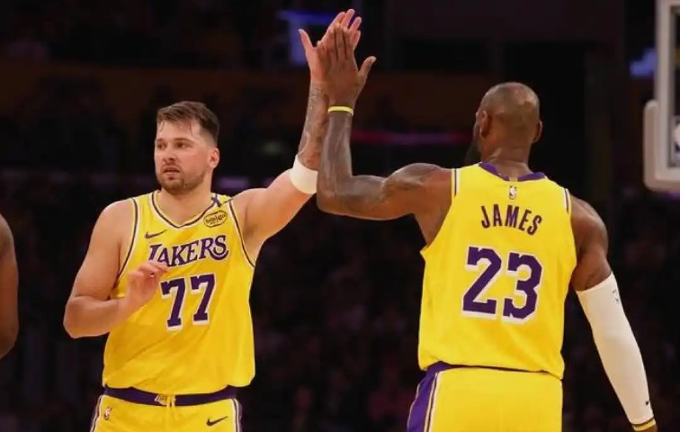 NBA直播賽后戰(zhàn)報(bào)：湖人三巨頭沖冠影響大或開啟王朝時(shí)代