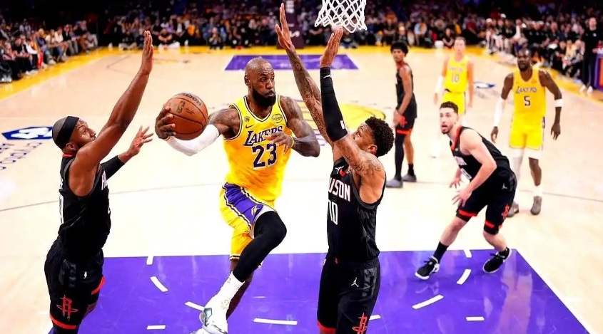 NBA直播賽后戰(zhàn)報(bào)：詹姆斯創(chuàng)三項(xiàng)歷史第一湖人拔得頭籌